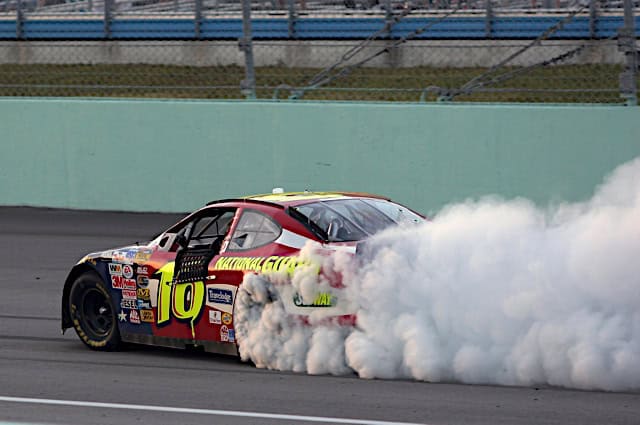 2024-Homestead-Cup-Greg-Biffle-burnout-Nigel-Kinrade-NKP.jpeg