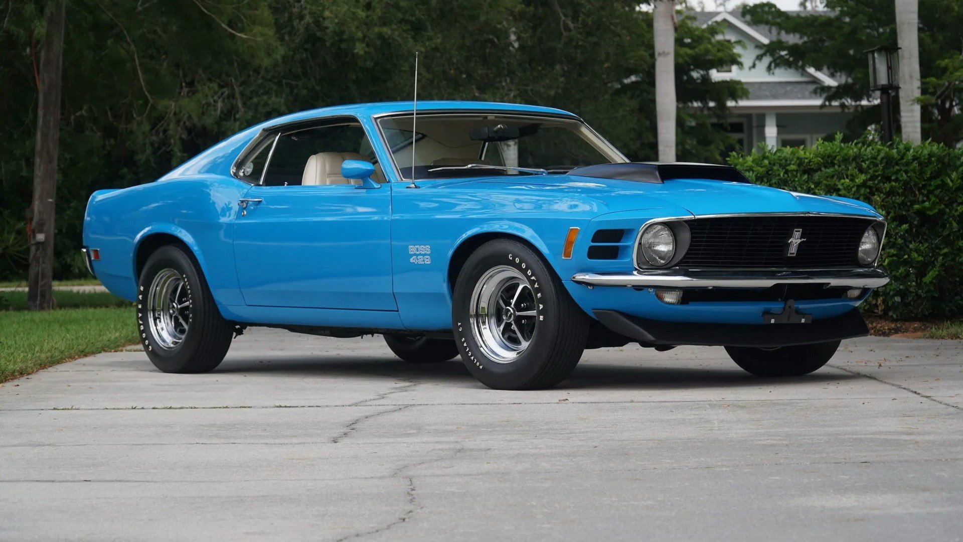 rare-1970-ford-mustang-boss-429-in-grabber-blue-costs-more-than-a-2024-porsche-911-turbo_2.jpg