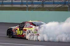 2024-Homestead-Cup-Greg-Biffle-burnout-Nigel-Kinrade-NKP.jpeg